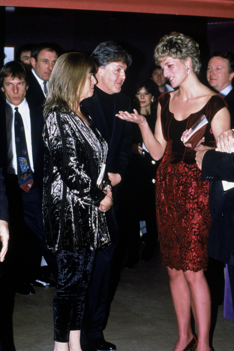 Красный образ принцессы Дианы для мероприятия, 1992 год