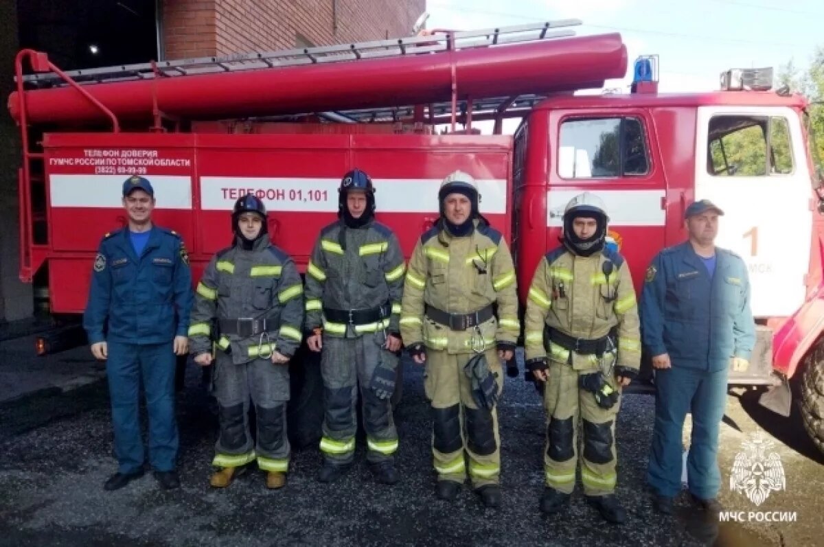    Томские специалисты МЧС спасли трех взрослых и одного ребенка