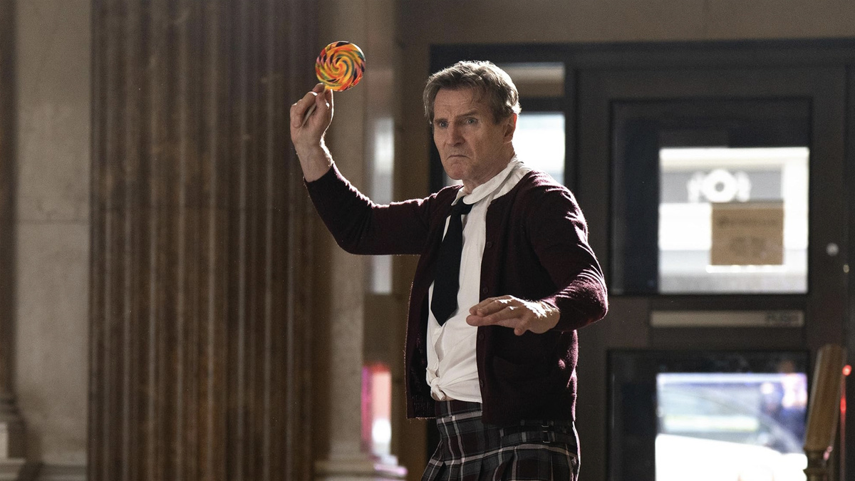 Кадр из фильма "Голый пистолет"