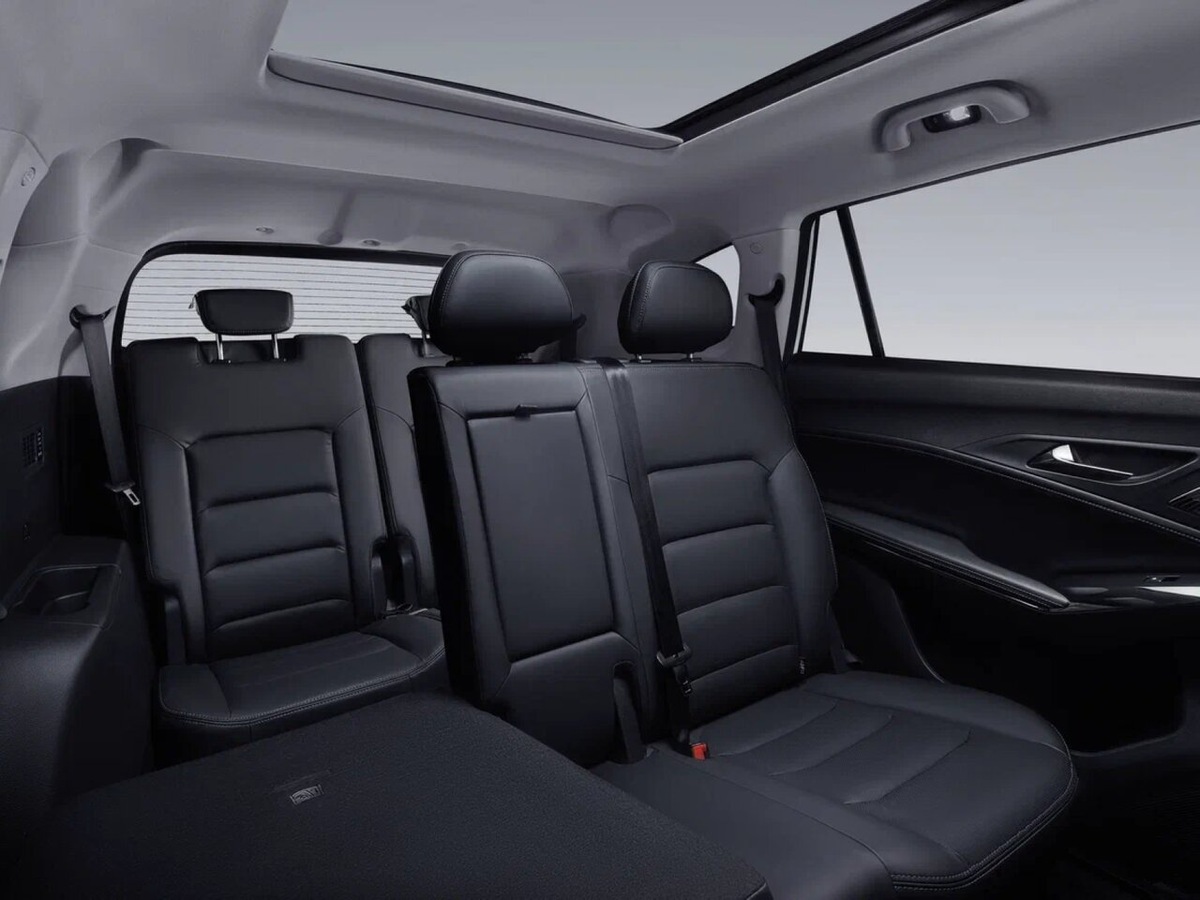 ТРЁХРЯДНЫЙ САЛОН МОСКВИЧА 8.