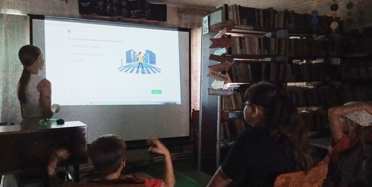 Переходи улицу в установленном месте. Об этом подскажет пешеходный переход со специальным знаком или светофором