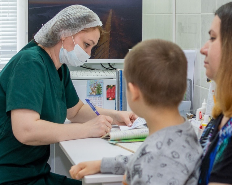     В Курскую область доставили 6,5 тысяч доз вакцины для профилактики детских инфекций