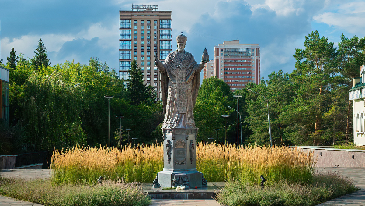 Памятник Святителю Николаю Чудотворцу. Новосибирск. Фотография - www.openmainphoto.ru