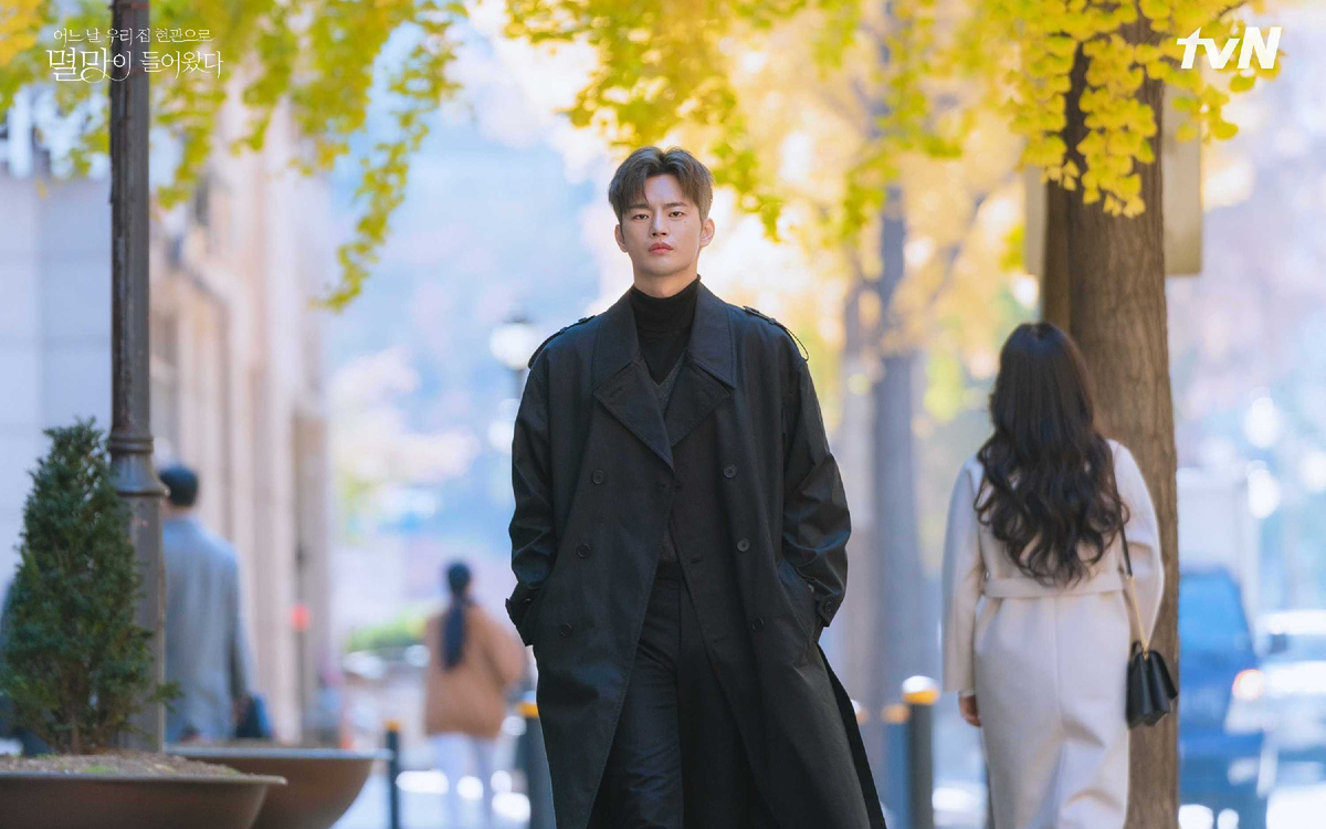 Кадр из дорамы «Разрушение постучалось в дверь моего дома»