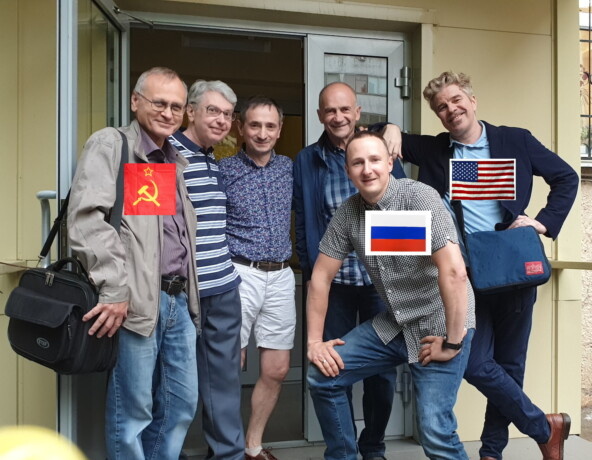 Наши микрофоны – это американский дизайн и маркетинг (справа), русский менеджмент (по центру) и продолжение советских технологий, известных по всему миру (слева).