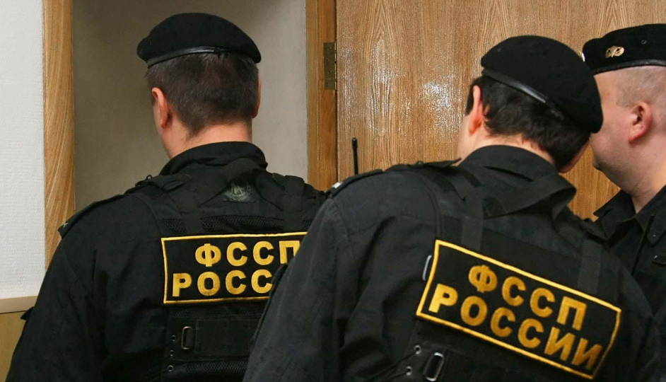 Мошенники с папкой и печатью: Как люди в форме ФССП обманывают доверчивых жильцов. Новые наглые схемы.