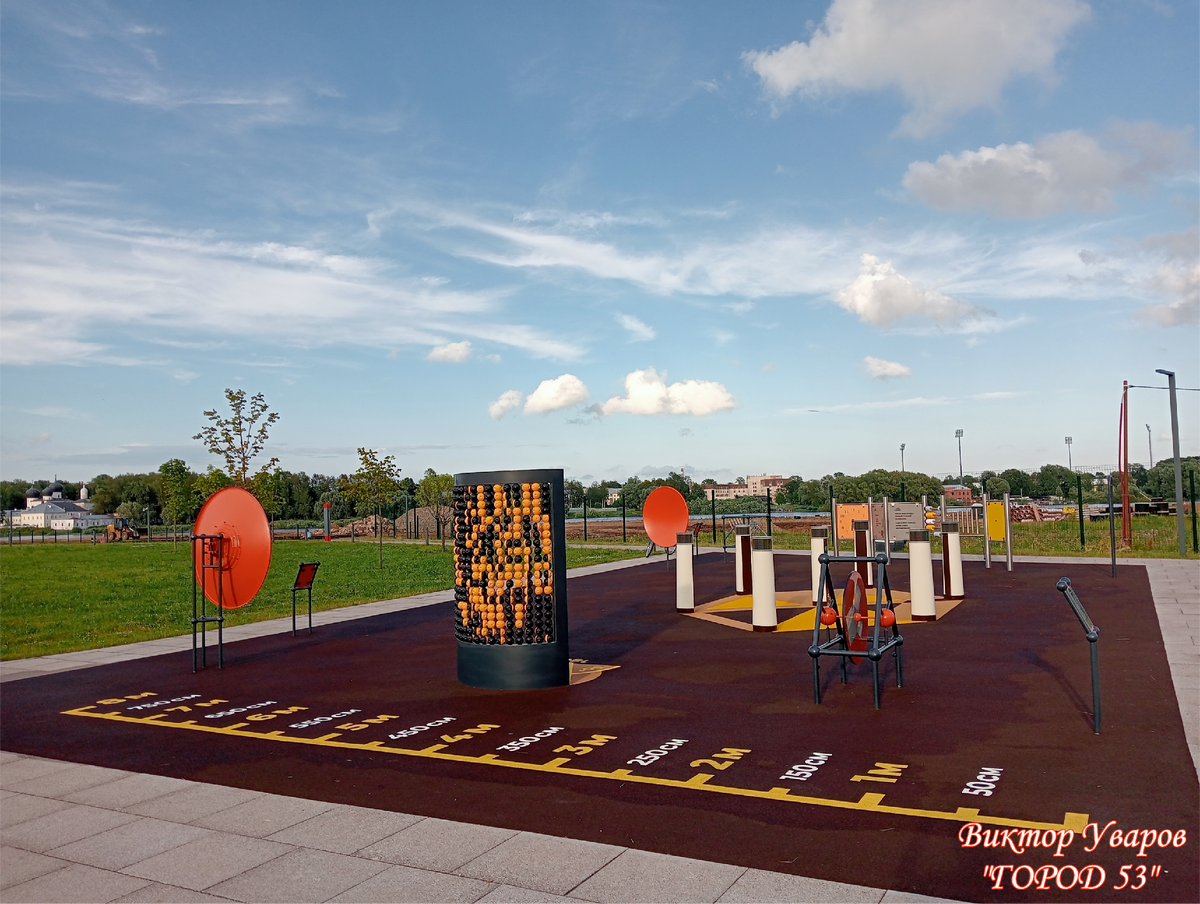 Научная детская площадка на Университетской набережной