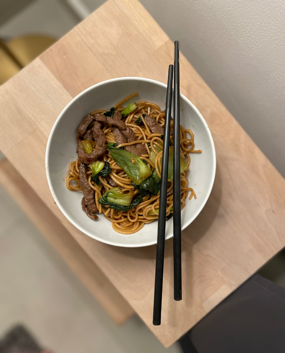 Рамен с говядиной, угощайтесь😁