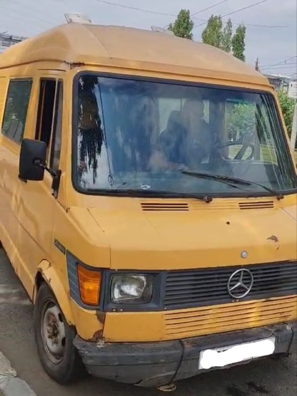 Хотя в реальности он выглядит так. Величают автобус Фердинандом)