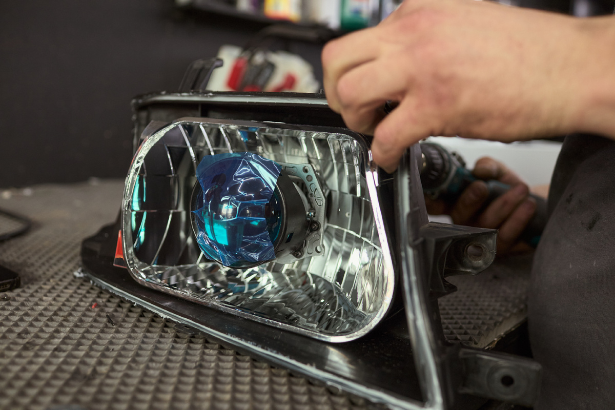 Источник фото: https://custom-heroes.ru/raboty/vid-uslugi/avtosvet/nashi-raboty/mitsubishi-montero-sport-obnovlenie-sveta-dlya-rabochey-legendy/