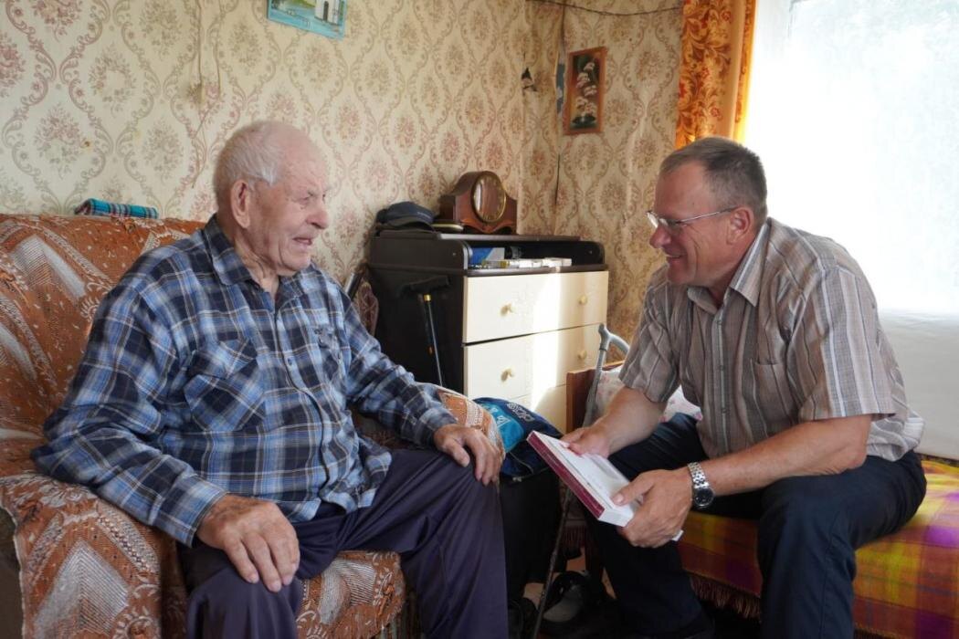 Поздравление ветерана с 95-летием
Фото: из Telegram-канала Юрия Ильина