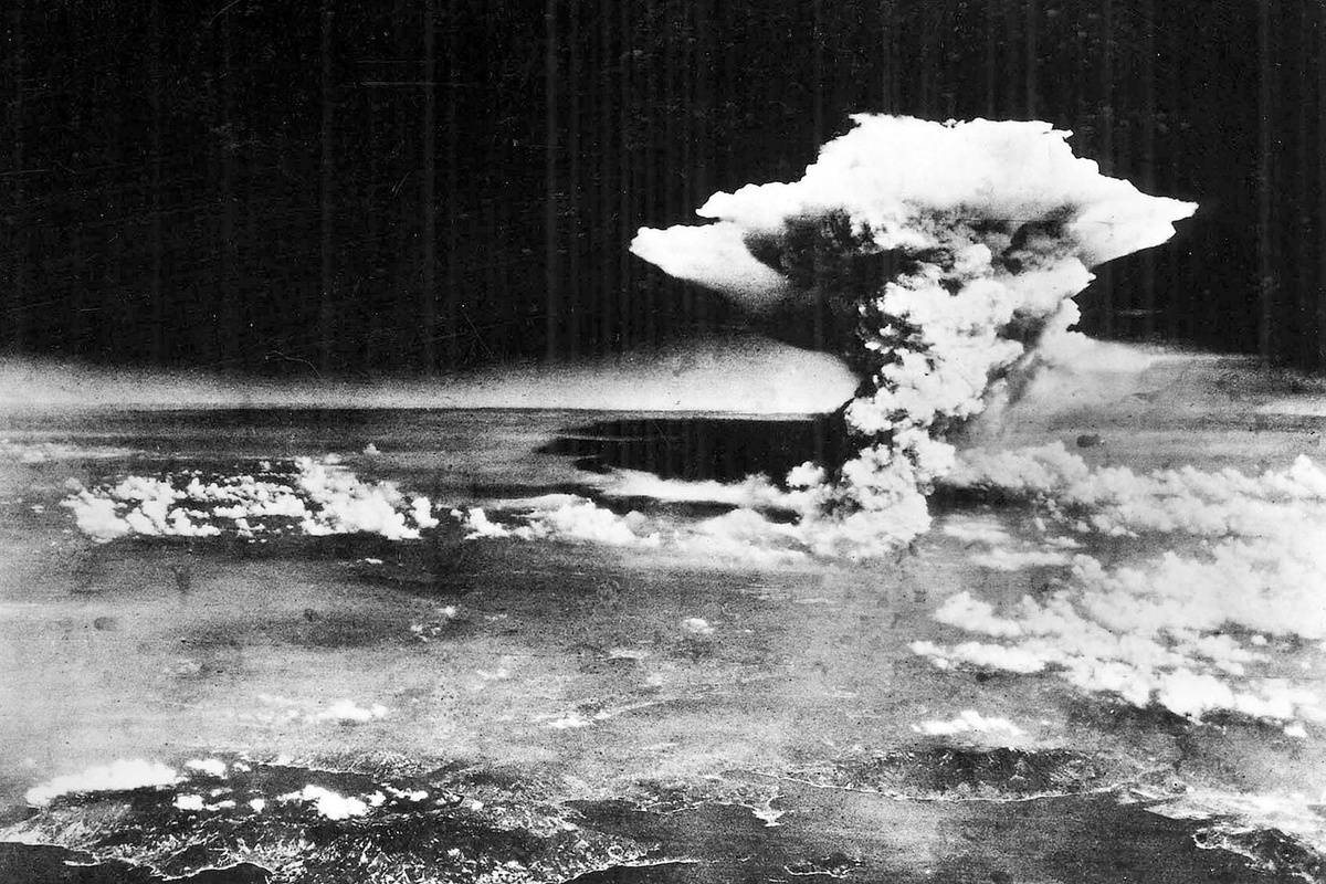    Аэрофотоснимок Хиросимы, сделанный вскоре после того, как была сброшена атомная бомба «Малыш», 6 августа 1945 года