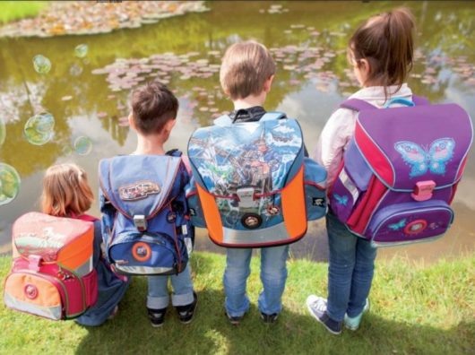    Дети со школьными рюкзаками //Фото с сайта za-partu.ru