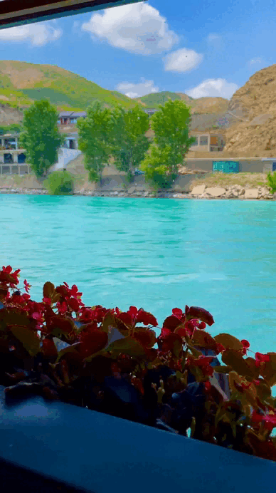 Вид из одноименного ресторана "ГлавРыба" на Сулак. Видео туристов