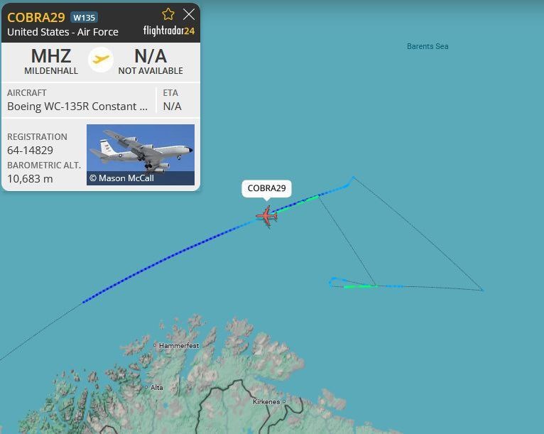   Самолет летал в Баренцевом море возле берегов РФ.