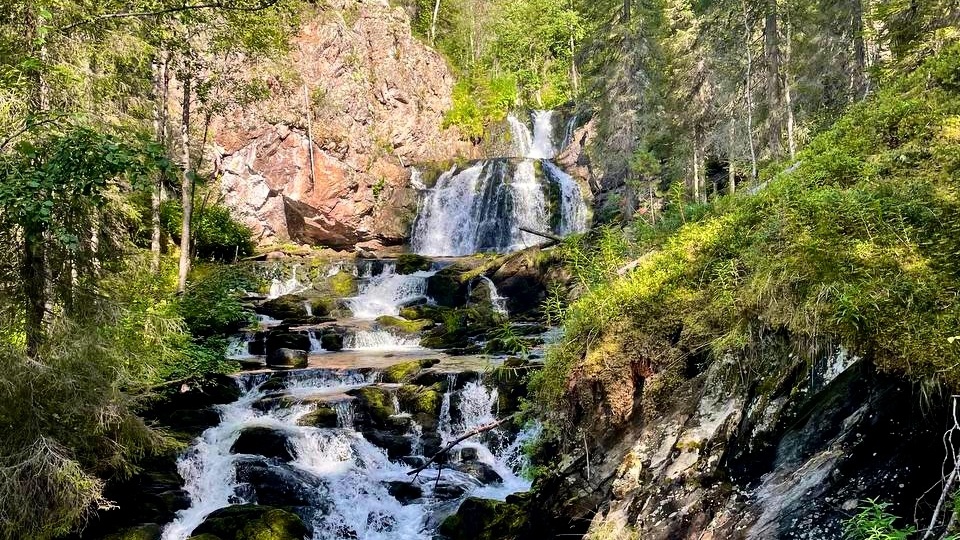 Водопад Мянтюкоски в национальном парке Паанаярви, Карелия