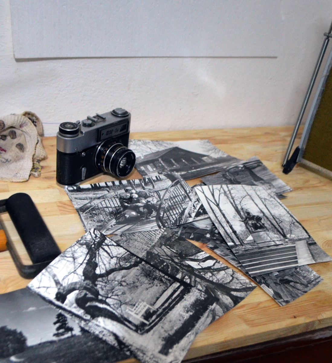 Фотографии, напечатанные мной путём прямого экспонирования негатива на светочувствительную фотобумагу. Апрель 2025 г.