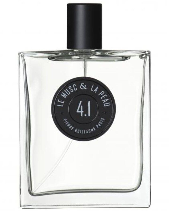 Верхние ноты: молоко, бергамот, розмарин, альдегиды
Средние ноты: кедр, сандал, иланг-иланг
Базовые ноты: амброксан, молоко, мускус, бобы тонка