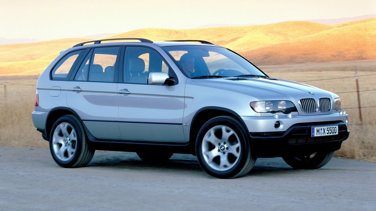 Годы выпуска BMW X5 E53: 1999-2006
Кузова BMW X5: единственный вариант SUV
Основные моторы: 3.0i, 4.4i, 4.6is, 4.8is
Особенности: полный привод xDrive, автоматическая коробка передач, премиальная отделка салона, инновационная система стабилизации DS