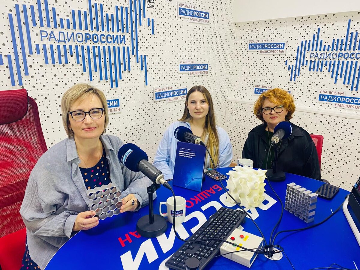    На "Земле Санниковой" поговорили о союзе экспериментаторов и теоретиков