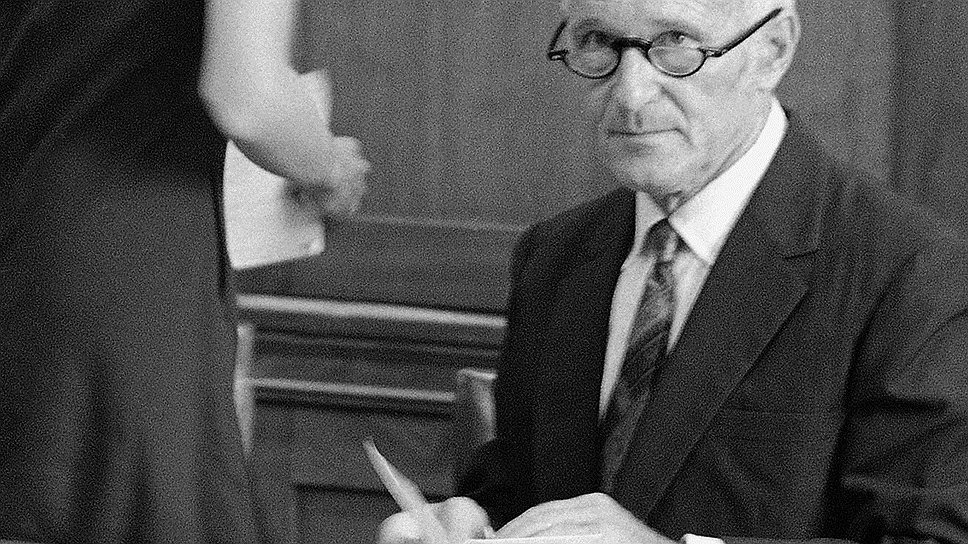 Доктор Сидни Готлиб (03 августа 1918 - 07 марта 1999). Химик, психолог, руководитель научного подразделения ЦРУ с 1951 по 1973 годы. 