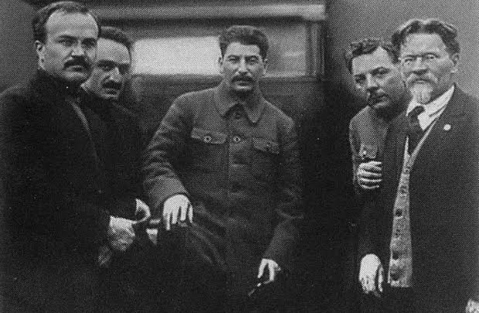 И. Сталин, В. Молотов, К. Ворошилов, А. Микоян и М. Калинин. СССР 1930-е годы фото из rg.ru
