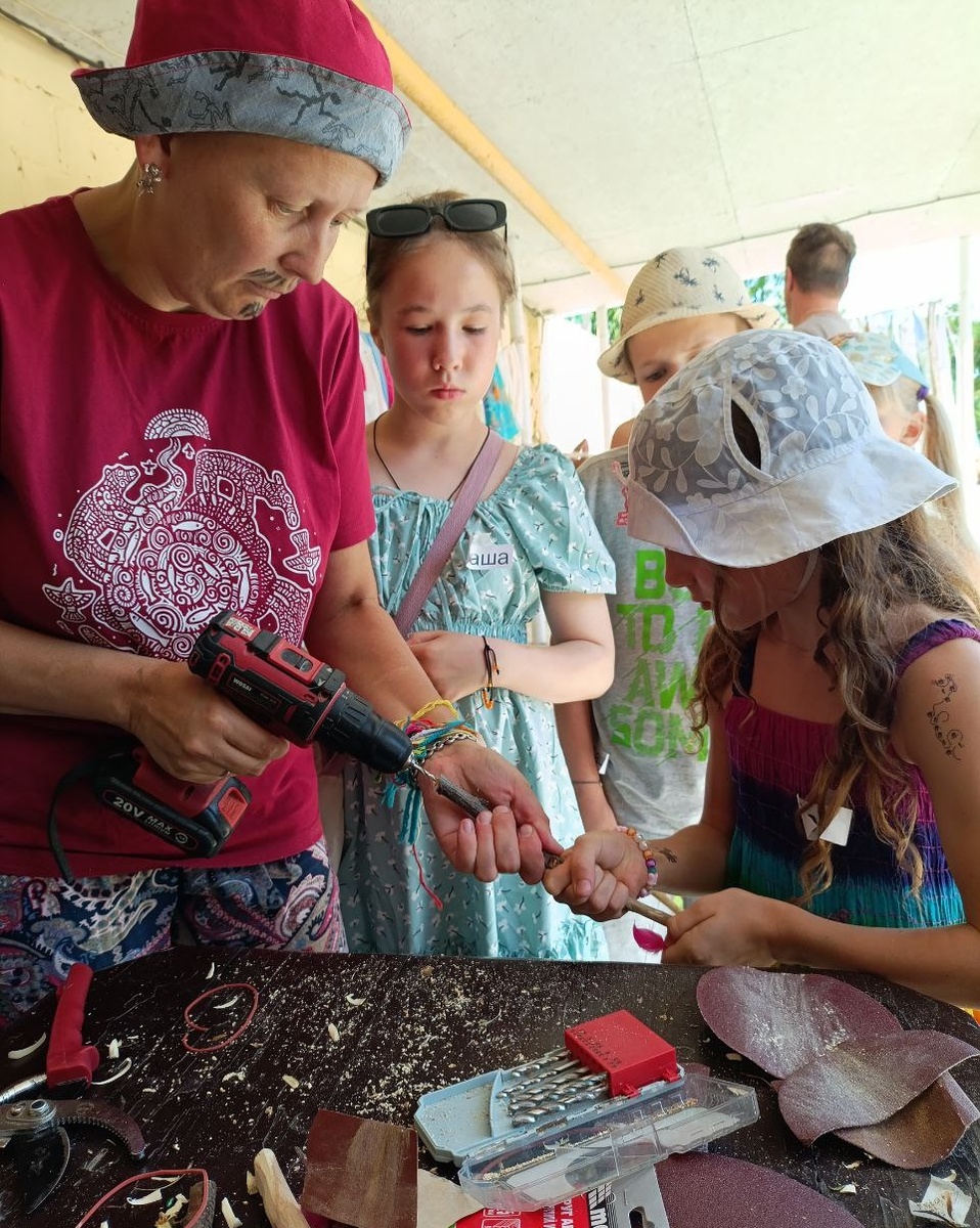 Учимся делать с детьми настоящие волшебные палочки в семейном лагере по Гарри Поттеру