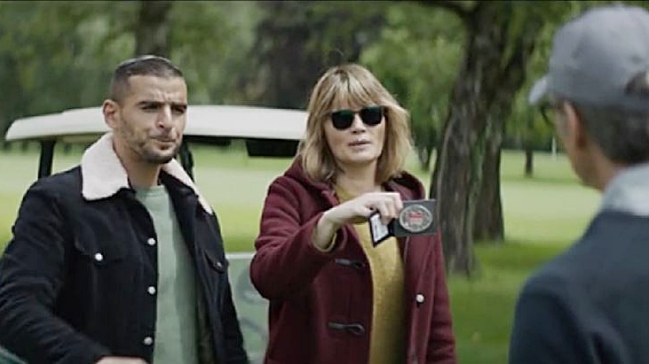 Кадр из сериала «Мертвый сезон» / Капитан Стерренн Пейрри и ее французский коллега Лайес Буани