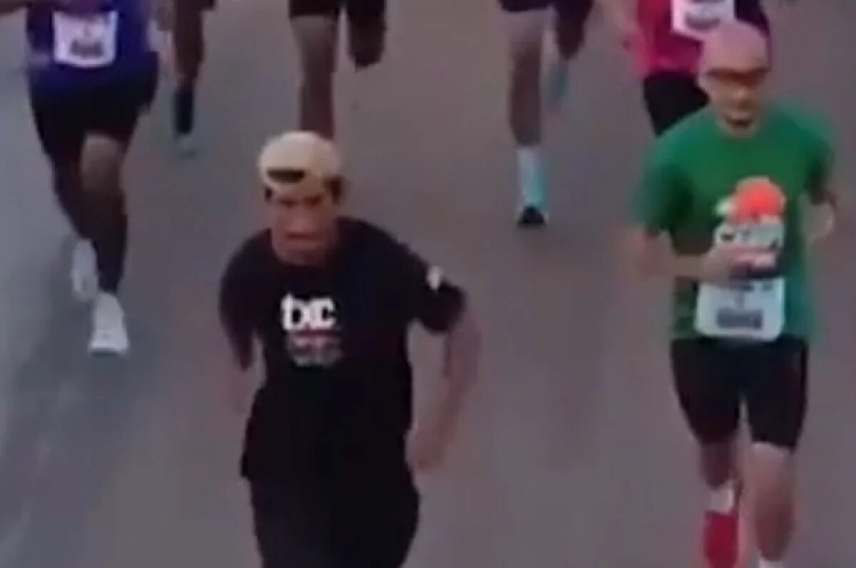    Пьяный бразилец в шлепках завоевал медаль на 8-километровом марафоне