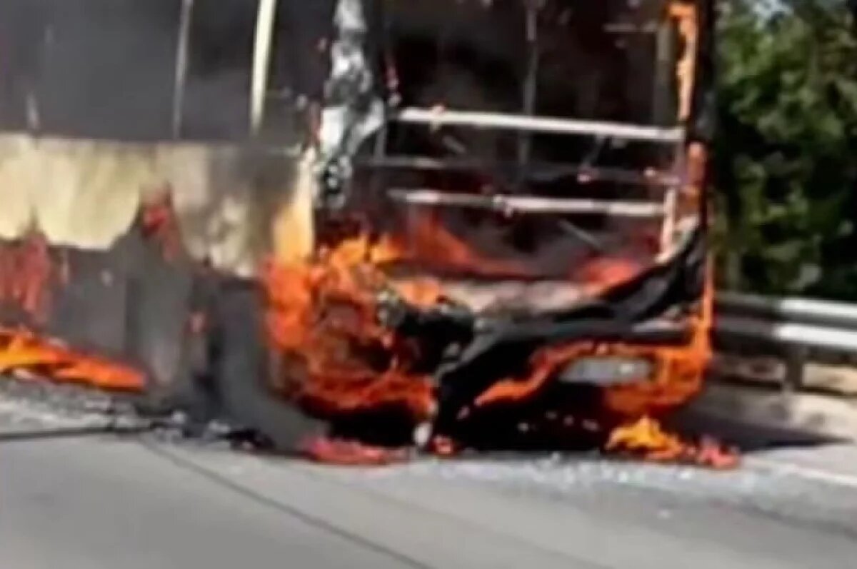    Пожарные потушили загоревшийся автобус в Симферополе