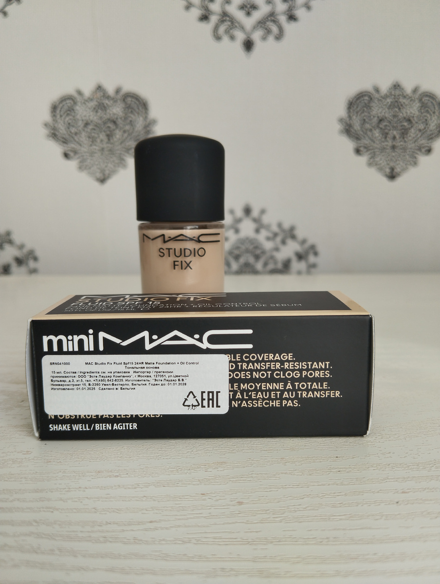 Тональная основа для лица MAC Studio Fix Fluid SPF 15.