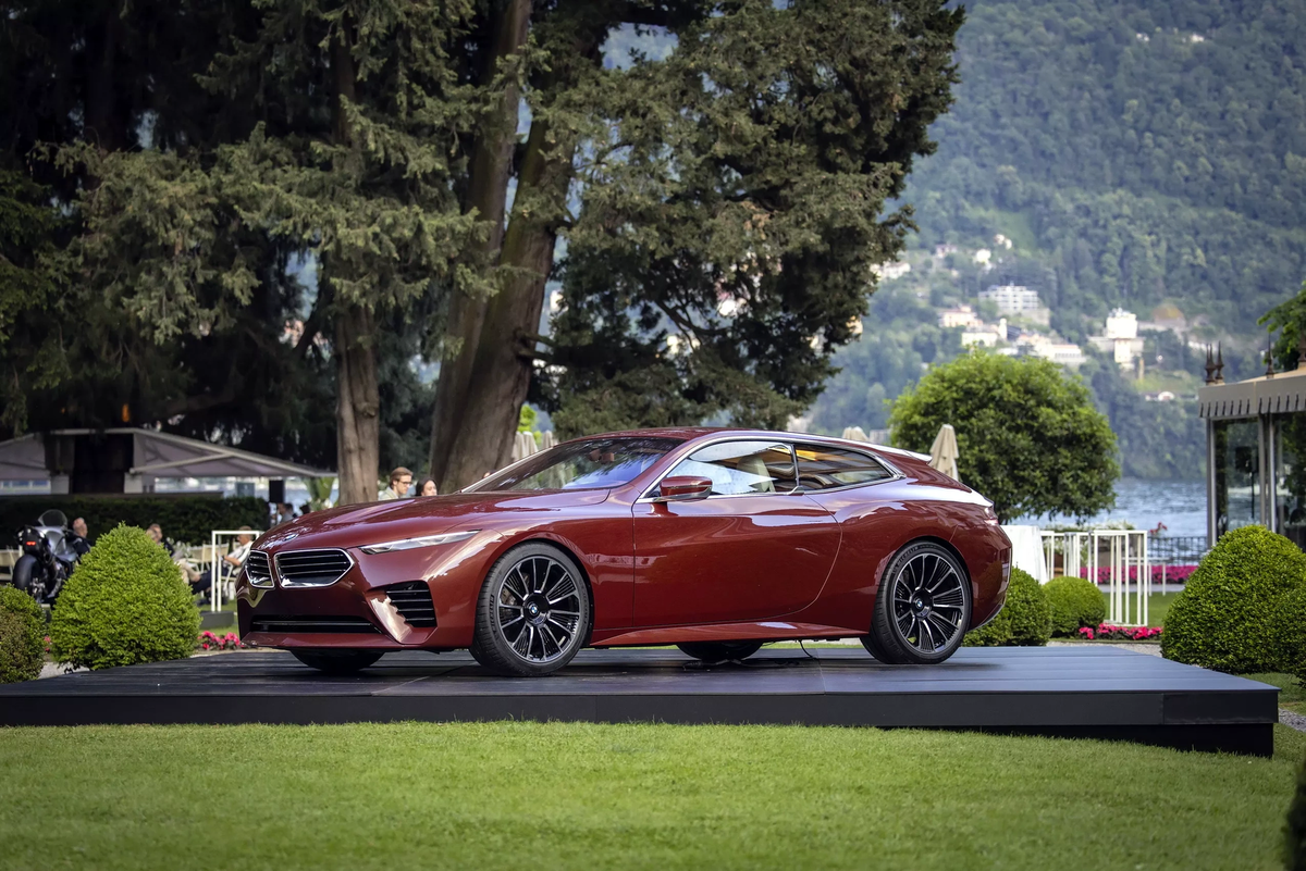    Интерьер BMW Concept Speedtop унаследован у M8 Competition, но декорирован заметно богаче