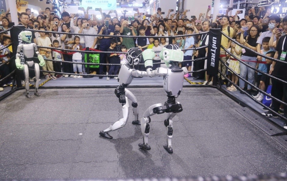 Кто же победит мускулы или джойстик?