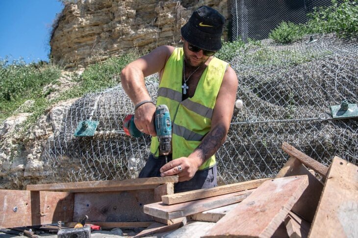  📷Реконструкция подпорной стены на Героев Севастополя. Источник: t.me/razvozhaev.