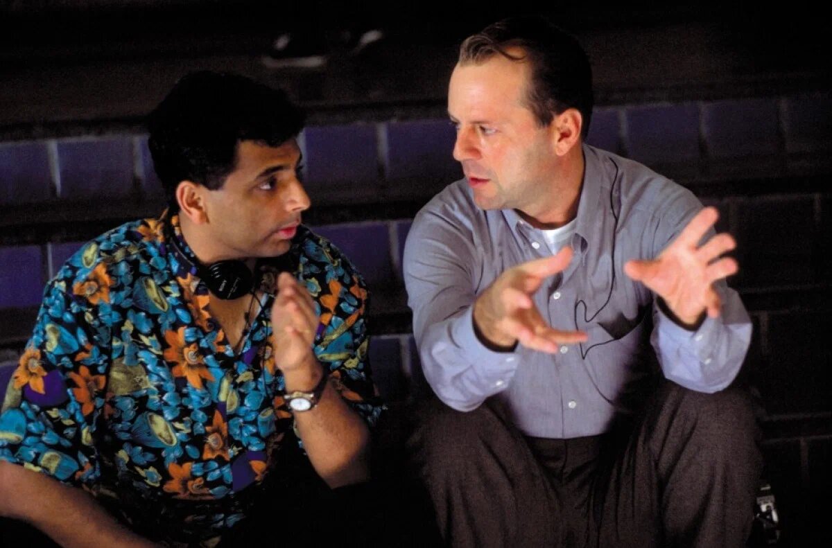 М. Найт Шьямалан и Брюс Уиллис на съёмках "Шестого чувства"