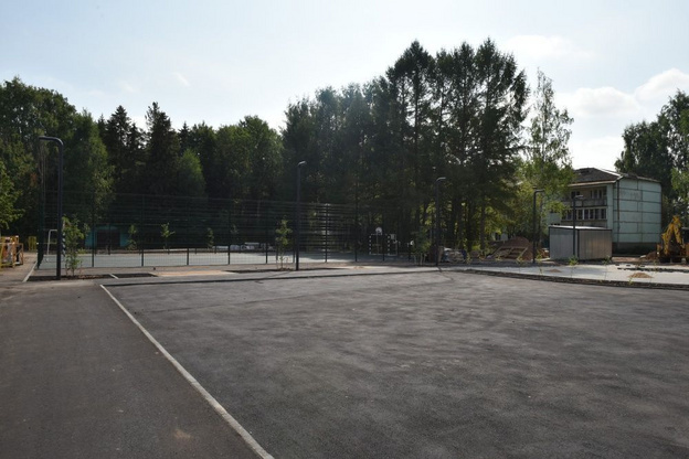    В Радужном делают сквер с игровыми площадками