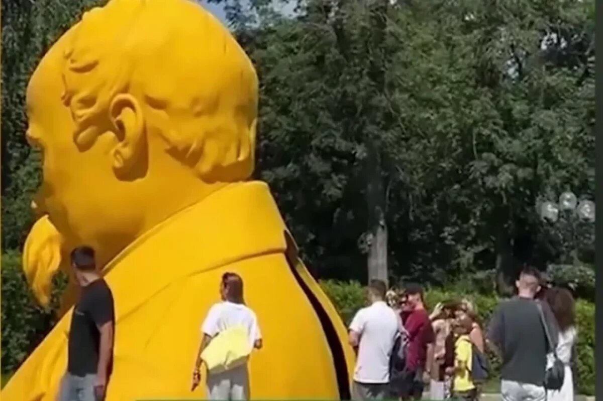    В Киеве установили бюст Тараса Шевченко в виде копилки