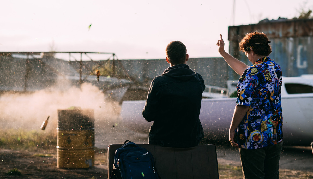 Кадр из "1000 дешевых зажигалок"