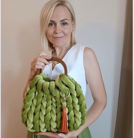 Наши мастер-классы и наборы позволяют создавать вот такие стильные аксессуары своими руками 💚