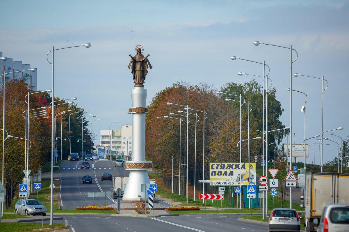 Богородица на въезде в Молодечно со стороны Минска. Источник фото - wishescards.ru