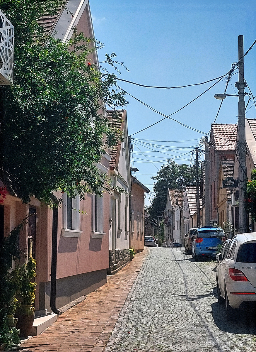 Бывший венгерский город Земун, ныне район столицы Сербии.