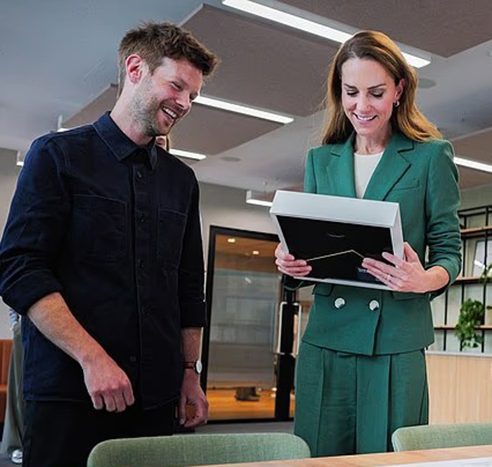    Кейт Миддлтон провела встречу в Кенсингтонском дворцеСоцсети