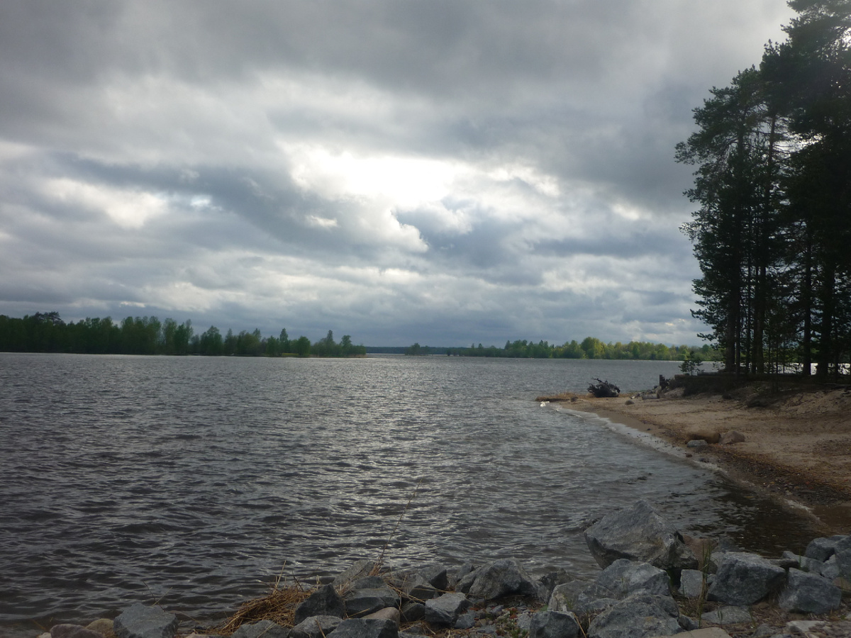 Какое-то из многочисленных озер Карелии