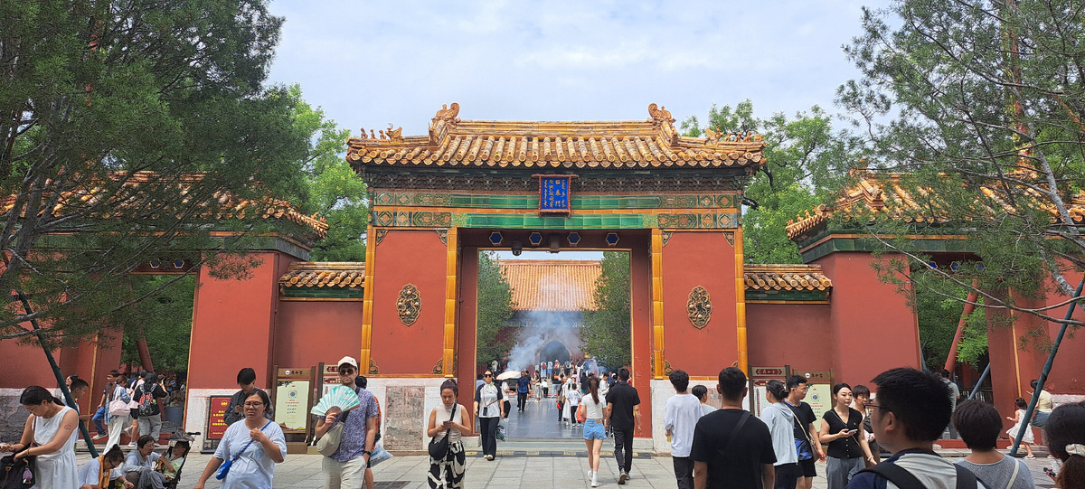 Вход в Храм Ламы в Пекине 