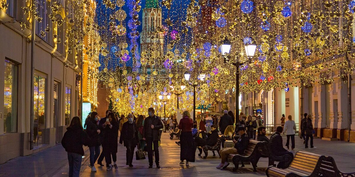 Одна из главных улиц Китай-города. Проходит от Красной площади до Лубянской площади