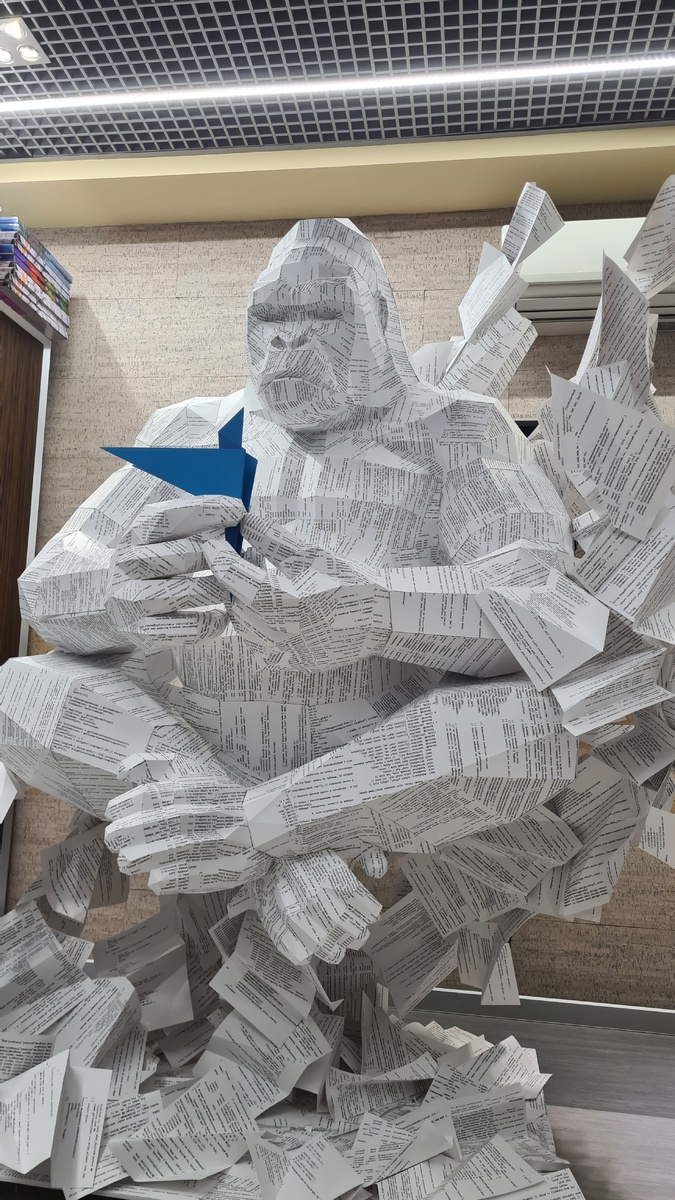 Горилла для компании «Тензор». Скульптор: И.А. Гурко