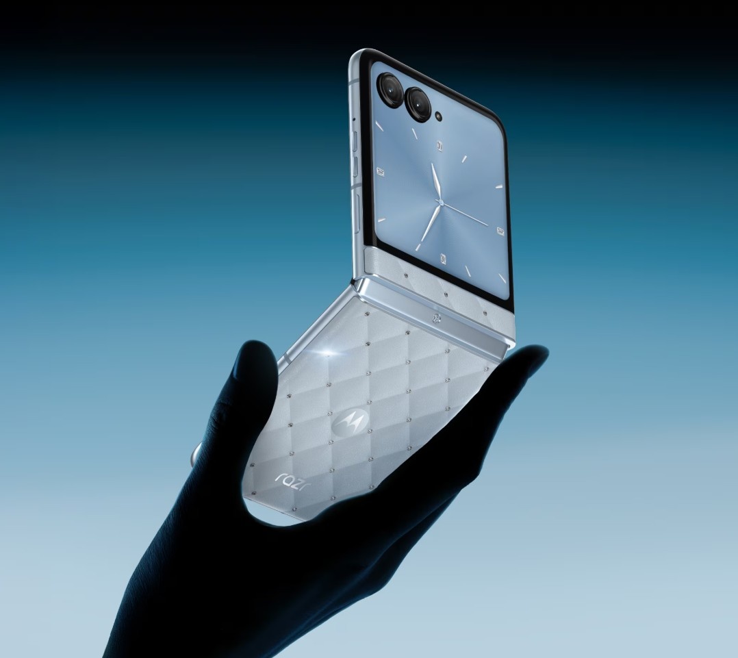   Motorola выпустила спецверсии Razr 2025 и Buds Loop, украшенные стразами Swarovski