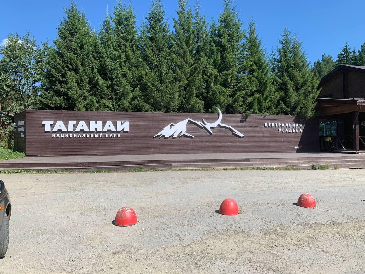 Внешняя сторона усадьбы. 