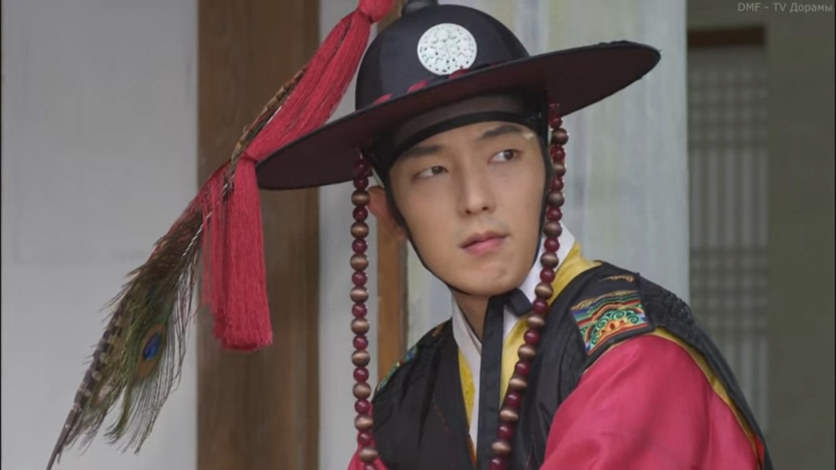 Магистрат в форме магистрата, которая ему очень к лицу