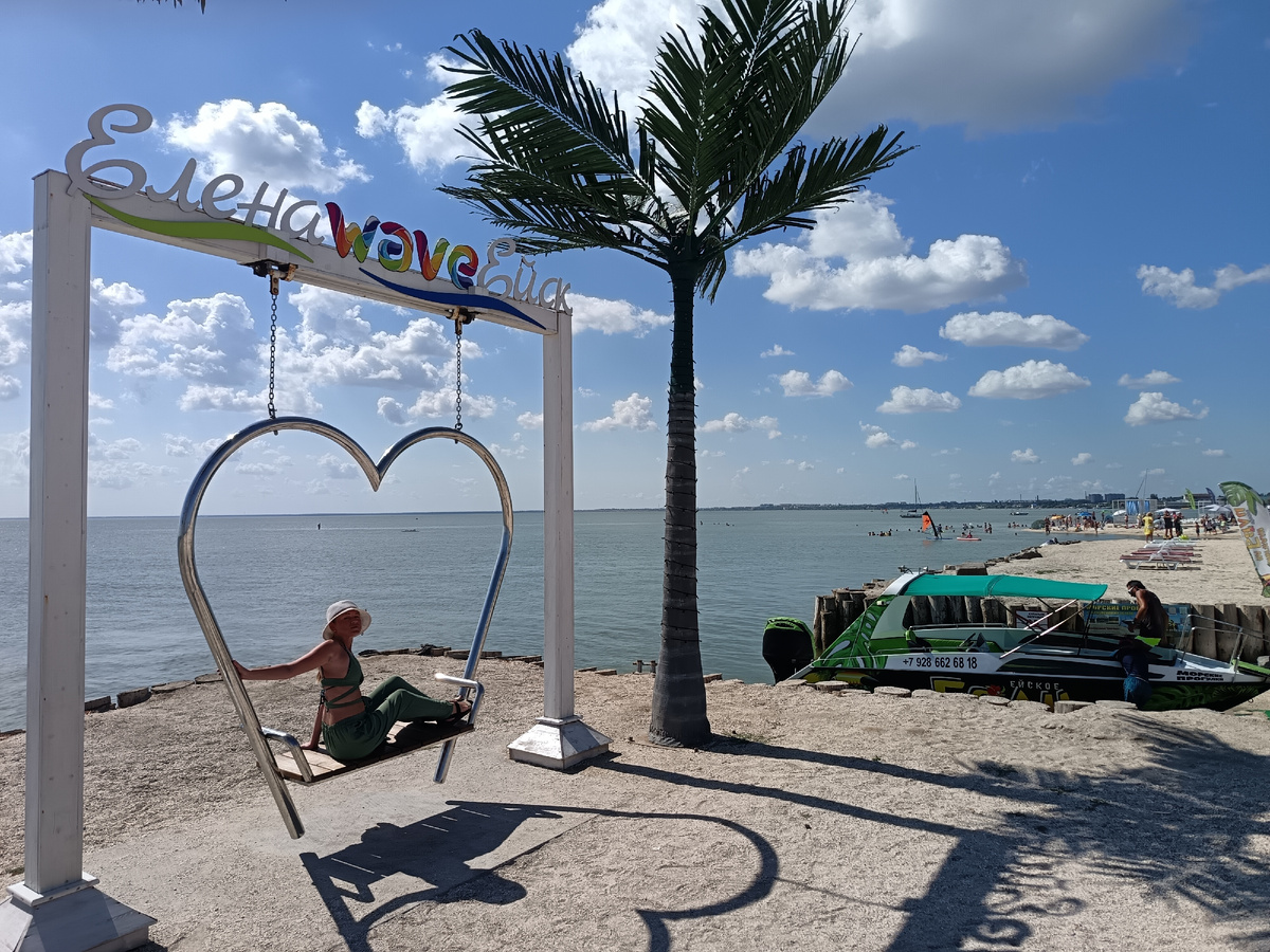 Вид на Ейский лиман и наш катер "Ейское Бали"